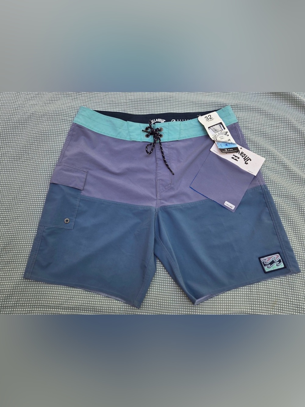 Billabong Men's Two-Tone Blue Boardshorts with Teal Waist